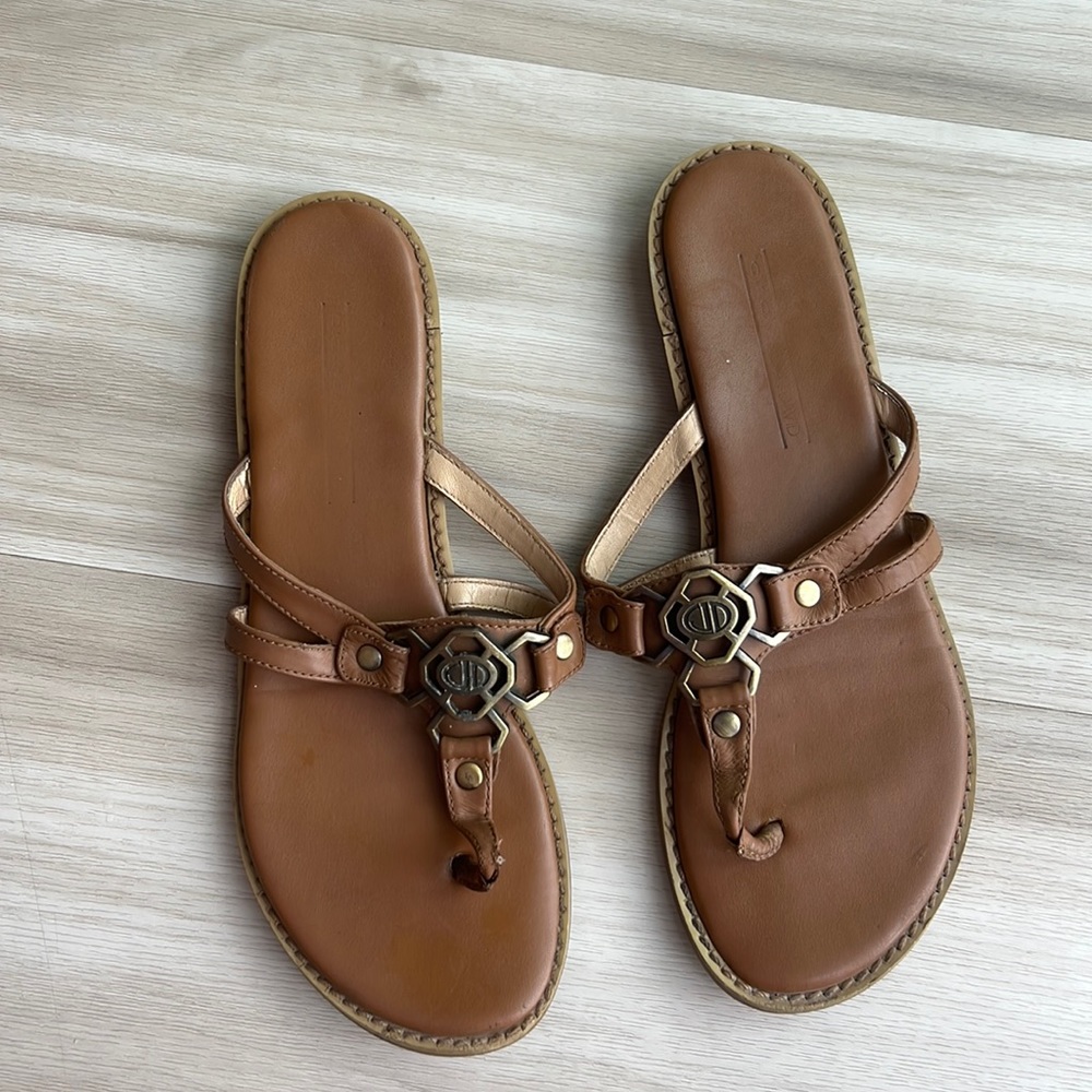 Circa joan & david flip flops, size 7.5 leather gently used